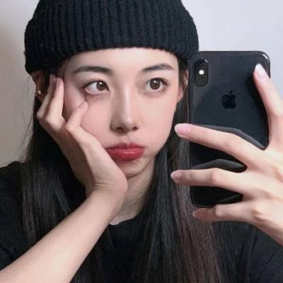 他在窥着你